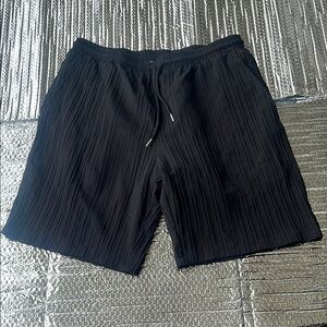 Men's Black Pleated Shorts